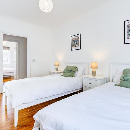 Stylish Two Bedroom Apartment With Free Parking! Romford Exterior foto
