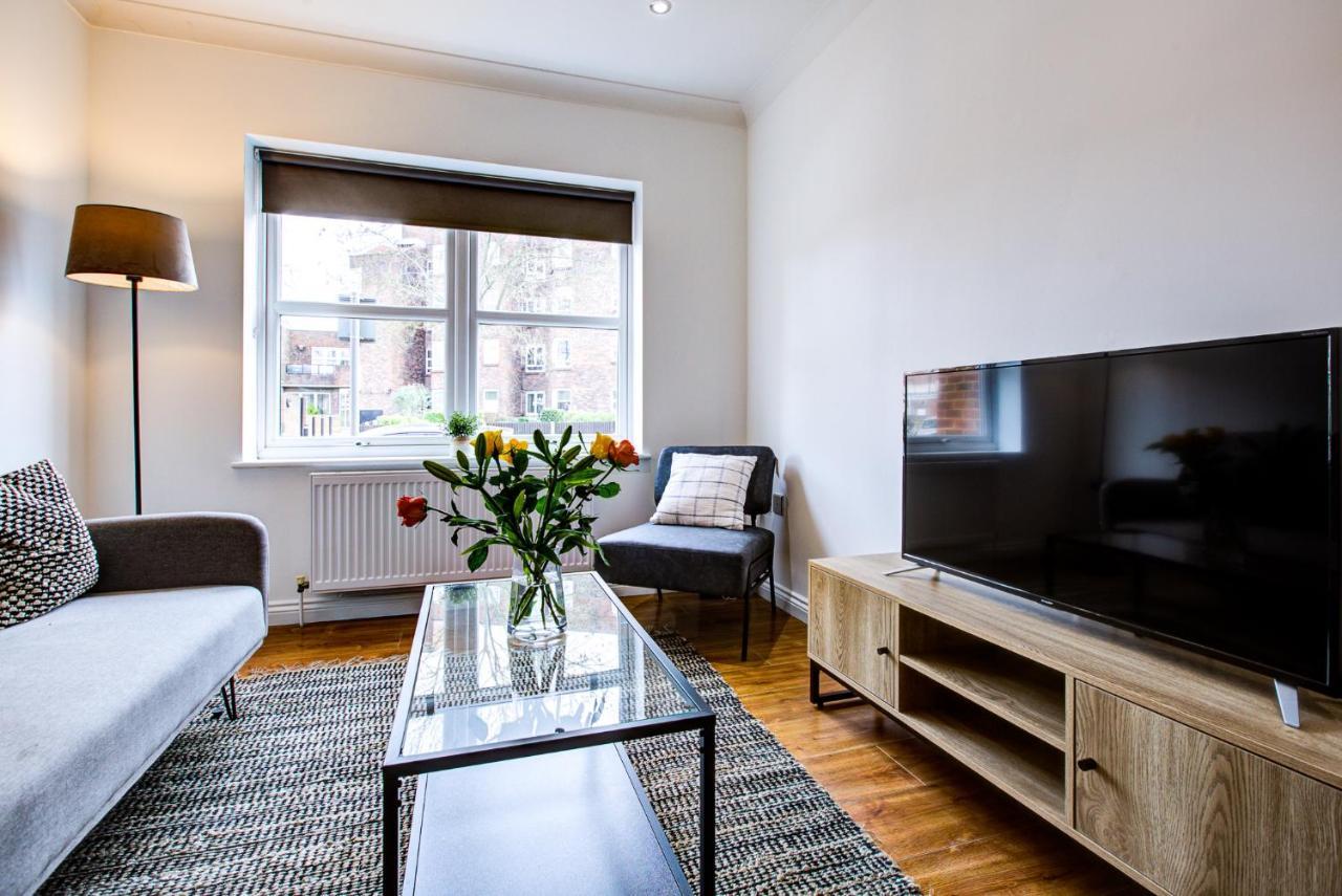 Stylish Two Bedroom Apartment With Free Parking! Romford Exterior foto